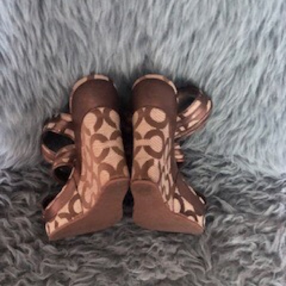 Coach maralee insignia wedge 7 wore twice - Picture 7 of 9